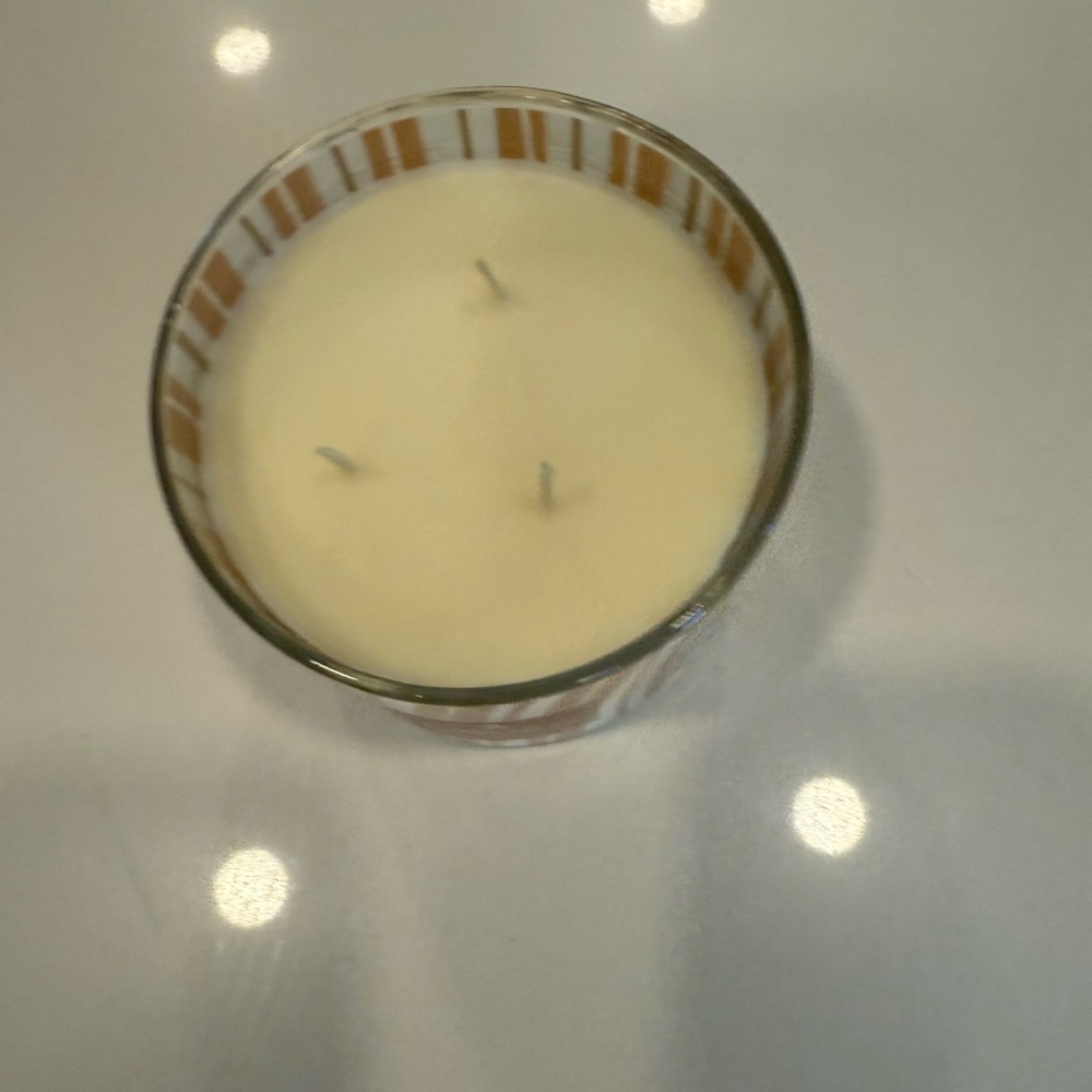 Bath & Body Works spiced Gingerbread Candle - Picture 3 of 4